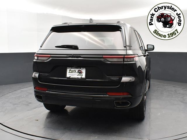 Used 2024 Jeep Grand Cherokee Summit AWD/4WD image 5