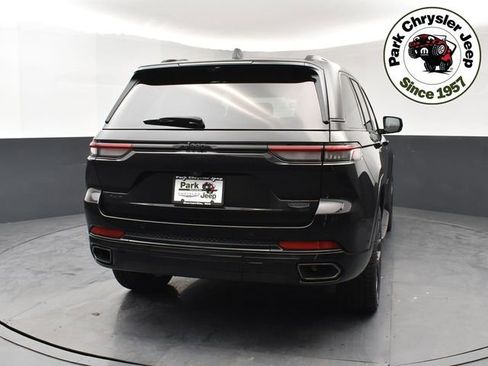 Used 2024 Jeep Grand Cherokee Summit AWD/4WD image 5