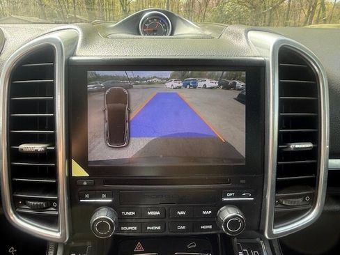 Used 2017 Porsche Cayenne Platinum Edition image 30