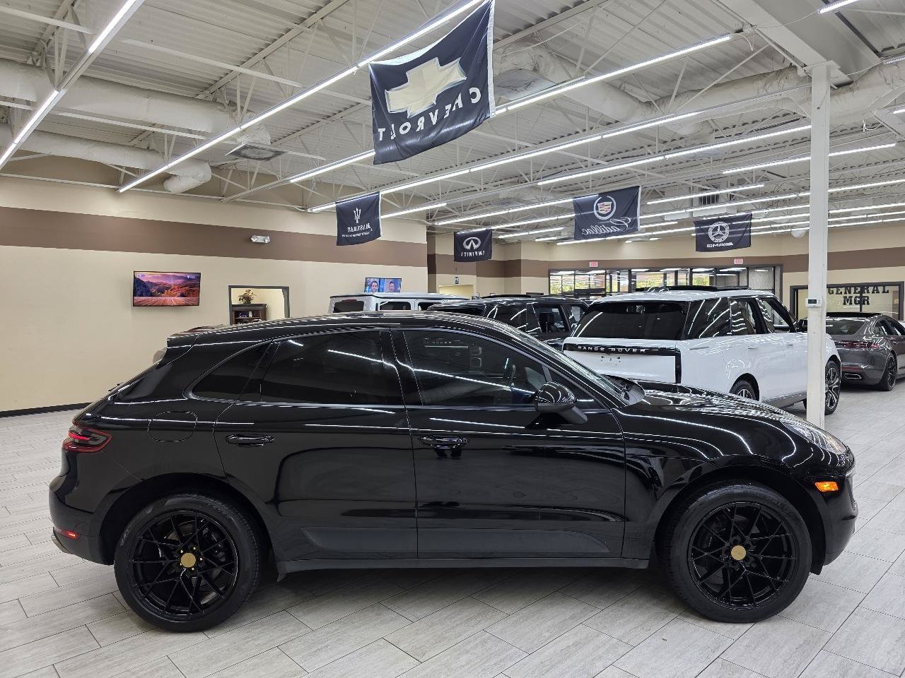 Used 2018 Porsche Macan AWD/4WD image 5