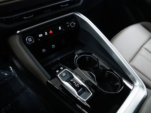 Used 2025 Audi Q5 Premium Plus w/ Premium Plus AWD/4WD image 15