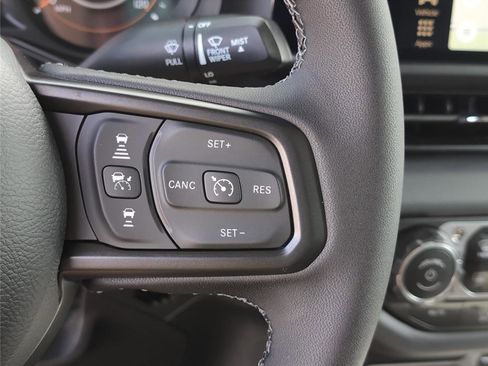 Used 2025 Jeep Gladiator Rubicon w/ Safety Group AWD/4WD image 22
