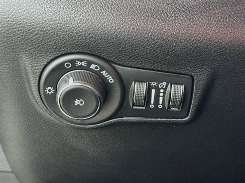 Used 2024 Jeep Compass Latitude w/ Convenience Group AWD/4WD image 12