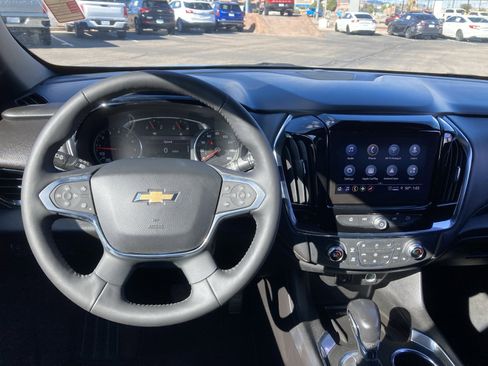 Used 2022 Chevrolet Traverse LT image 16