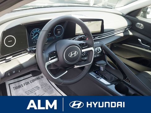 New 2025 Hyundai Elantra Limited image 12