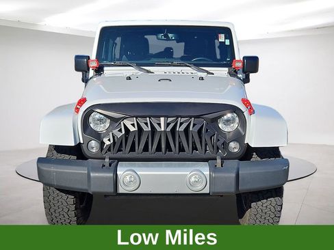 Used 2017 Jeep Wrangler Unlimited Rubicon w/ Connectivity Group image 2