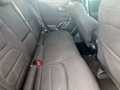 Used 2019 Jeep Renegade Latitude w/ Popular Equipment Group image 11