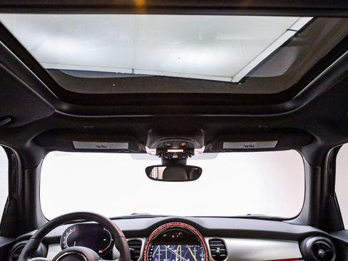 Used 2024 MINI Cooper 4-Door Hardtop w/ Signature Upholstery Package image 17