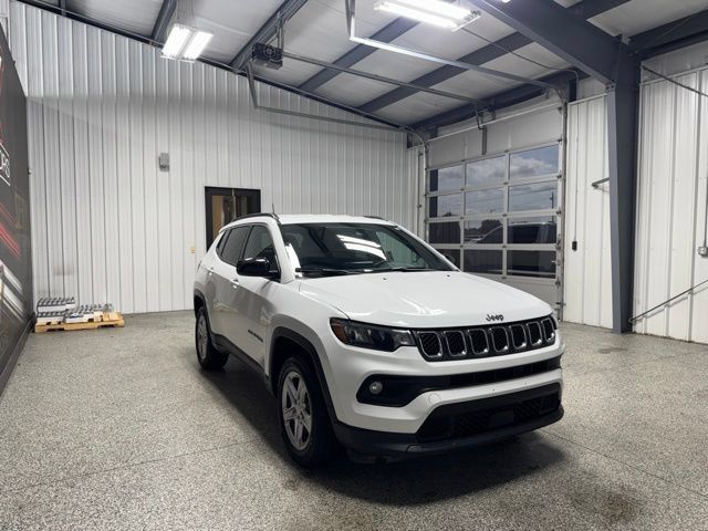Used 2024 Jeep Compass Latitude w/ Altitude Special Edition AWD/4WD image 28