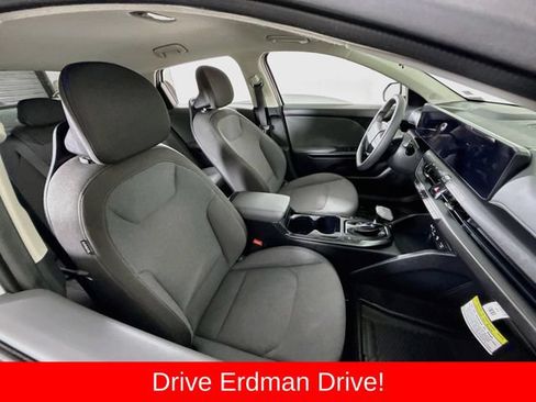 Used 2025 Kia K4 FWD image 23