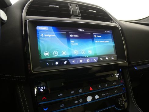 Used 2019 Jaguar F-PACE S image 23