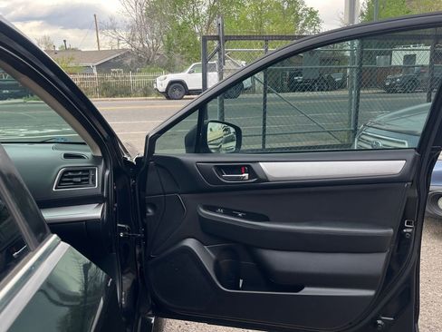 Used 2018 Subaru Outback 2.5i Premium AWD/4WD image 10