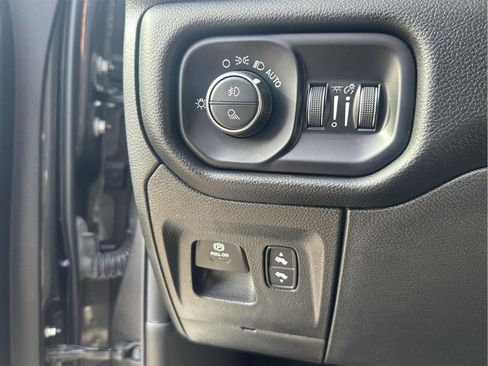Used 2022 RAM 1500 Laramie AWD/4WD image 13