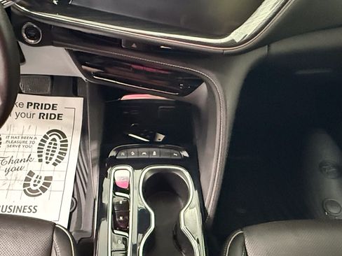 Used 2021 Buick Envision Essence AWD/4WD image 21