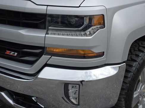 Used 2018 Chevrolet Silverado 1500 LT w/ Texas Edition image 9