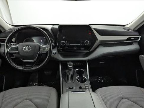 Used 2023 Toyota Highlander LE FWD image 26