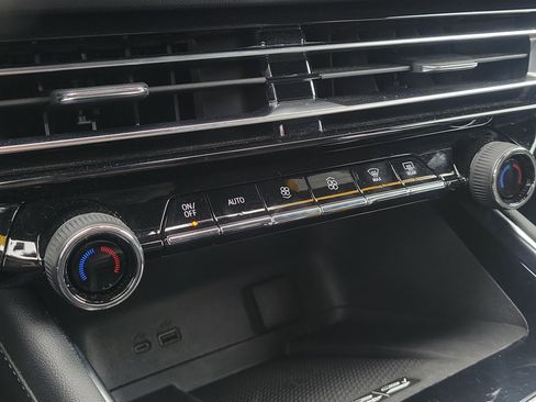 Used 2024 Chevrolet Traverse LT image 29