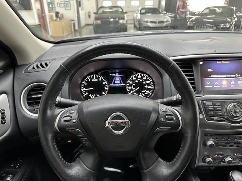 Used 2020 Nissan Pathfinder SL image 22