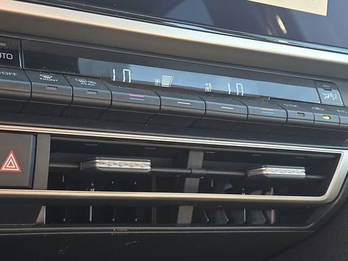 Used 2025 Toyota Camry SE image 23