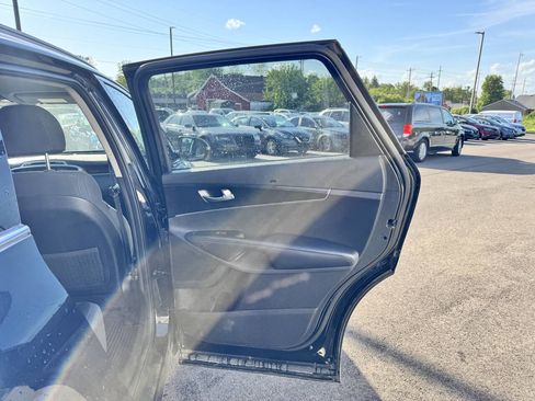 Used 2018 Kia Sorento FWD image 18