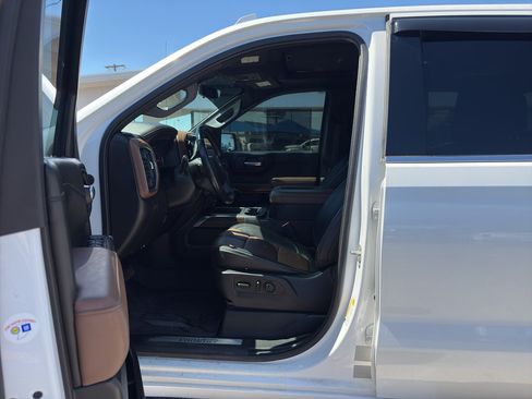 Used 2021 Chevrolet Silverado 1500 High Country w/ Technology Package AWD/4WD image 9
