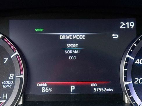 Used 2023 Toyota Highlander XLE FWD image 9