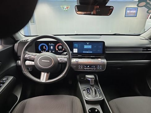 Used 2025 Hyundai Kona SEL AWD/4WD image 16