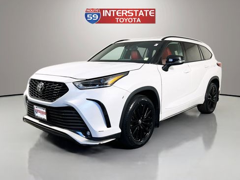 Used 2023 Toyota Highlander XSE image 3