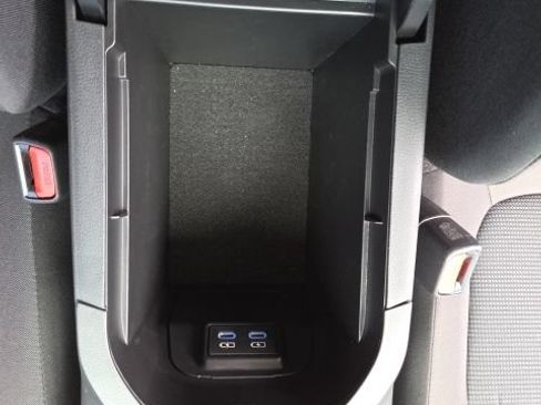 Used 2022 Toyota RAV4 LE AWD/4WD image 27