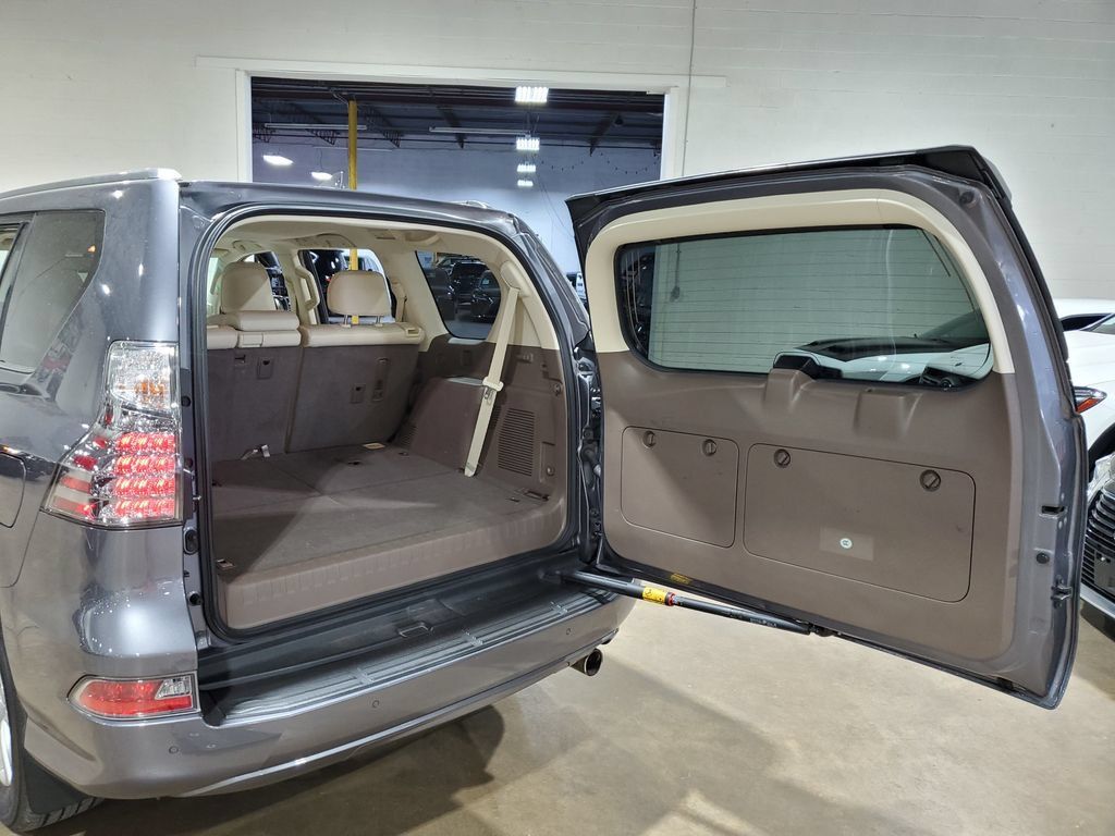Used 2018 Lexus GX 460 Premium w/ Premium Package AWD/4WD image 45