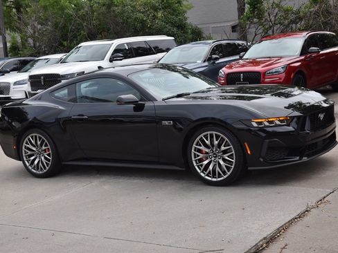 Used 2025 Ford Mustang GT Premium RWD image 3