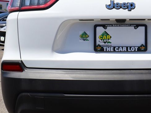 Used 2020 Jeep Cherokee Latitude FWD image 19
