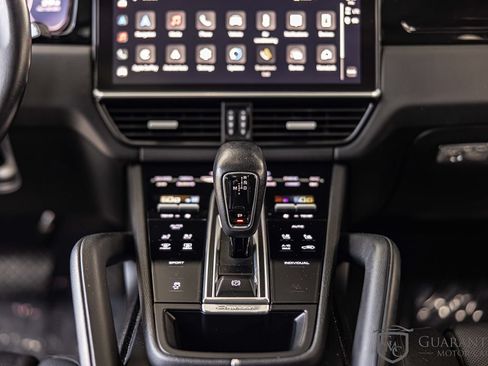 Used 2023 Porsche Cayenne w/ Premium Package AWD/4WD image 37
