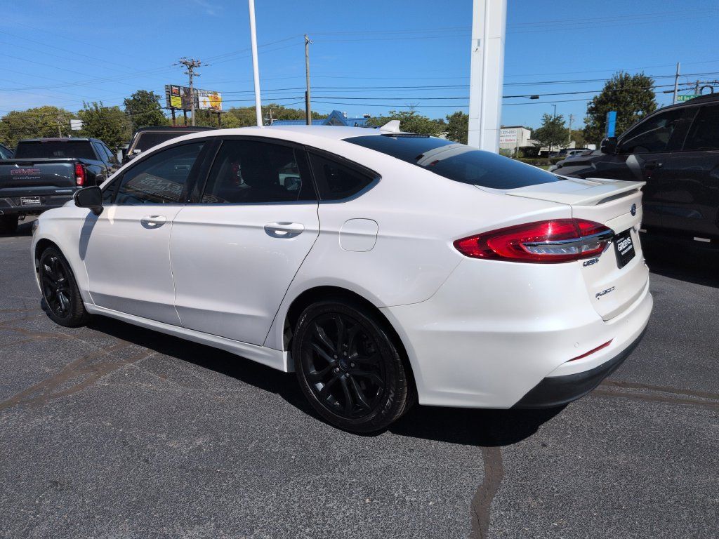 Used 2019 Ford Fusion SE w/ Equipment Group 151A FWD image 3
