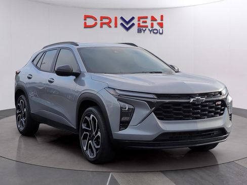 Used 2024 Chevrolet Trax RS w/ Sunroof Package image 7