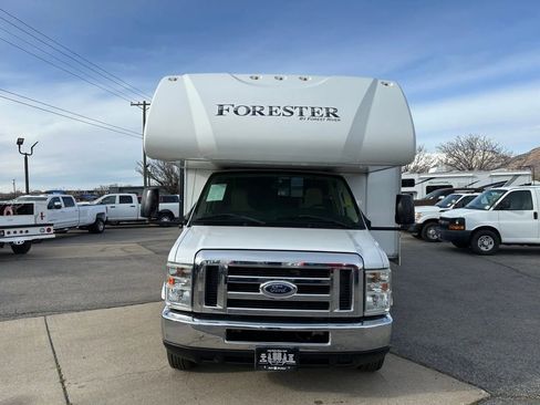 Used 2016 Ford E-450 and Econoline 450 Super Duty w/ Motorhome Prep Package image 3