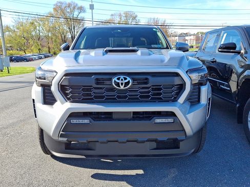 New 2025 Toyota Tacoma TRD Sport image 2