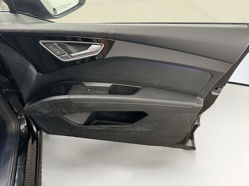 Used 2024 Audi Q4 e-tron Premium Plus w/ Premium Plus image 35