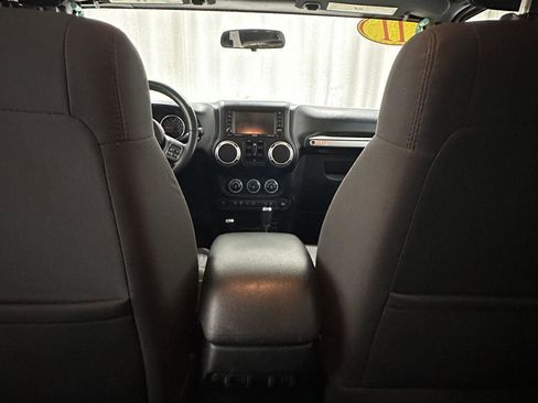 Used 2011 Jeep Wrangler Unlimited Sahara w/ Connectivity Group AWD/4WD image 15