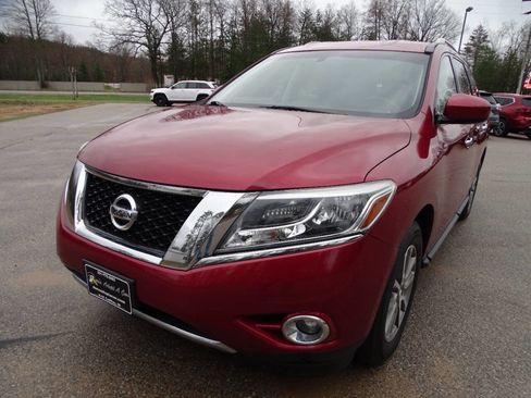 Used 2015 Nissan Pathfinder SV image 4