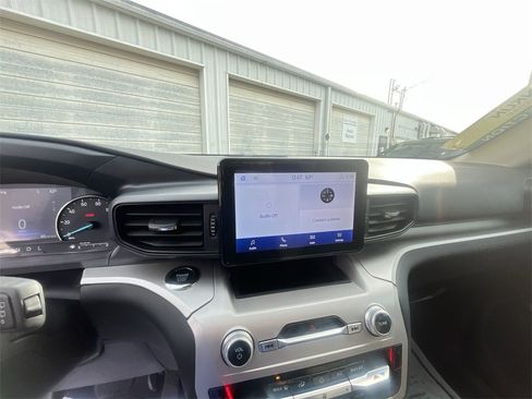 Used 2023 Ford Explorer XLT image 16