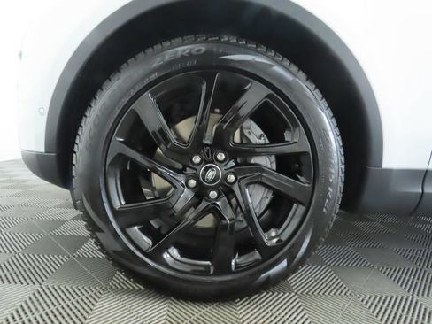 Used 2025 Land Rover Discovery S AWD/4WD image 31