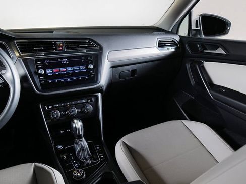 Used 2021 Volkswagen Tiguan SE AWD/4WD image 18