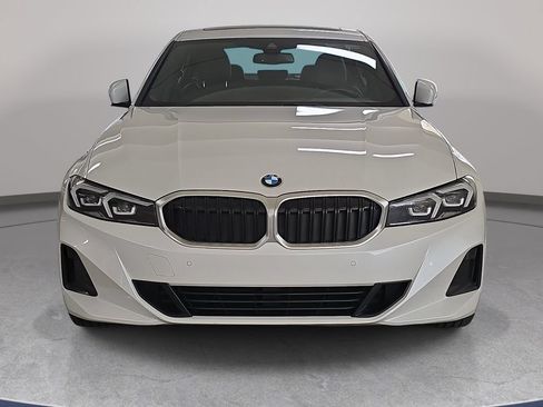 Used 2023 BMW 330i Sedan w/ Driving Assistance Package RWD image 3