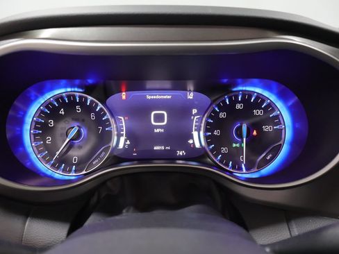 Used 2024 Chrysler Pacifica Touring-L FWD image 41