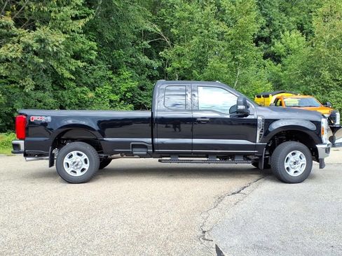 New 2026 Ford F350 XLT w/ FX4 Off-Road Package AWD/4WD image 4