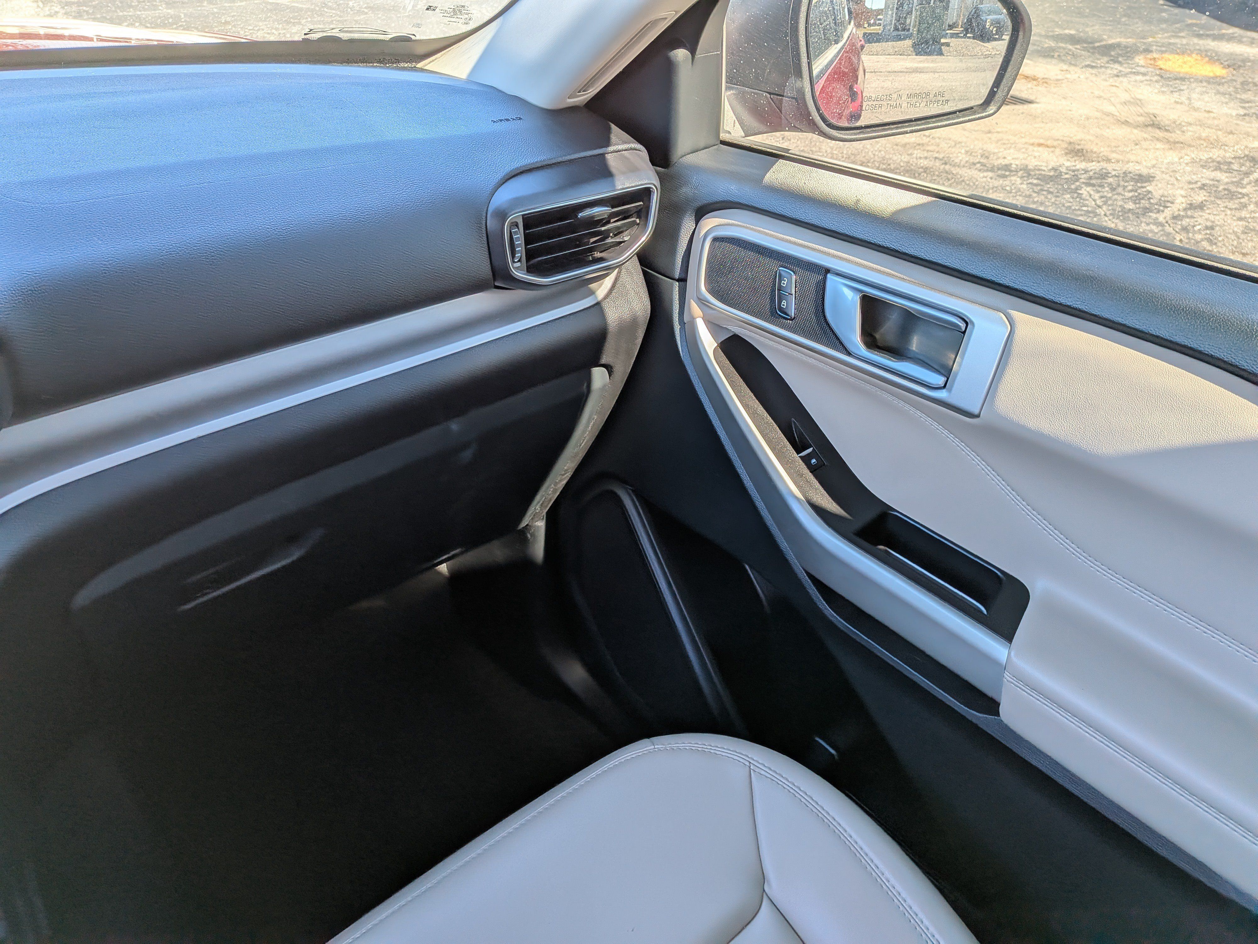 Used 2023 Ford Explorer XLT w/ Equipment Group 202A RWD image 19