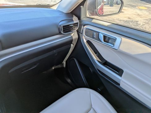 Used 2023 Ford Explorer XLT w/ Equipment Group 202A RWD image 19