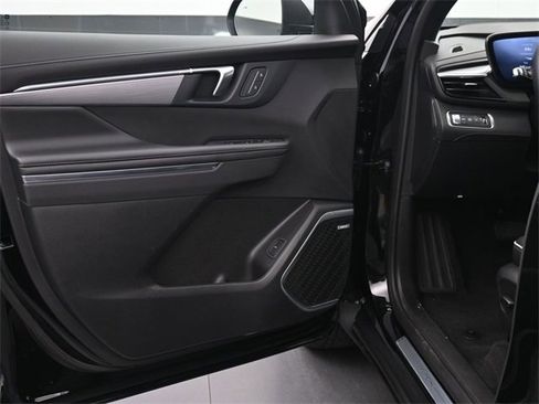 Used 2025 Buick Enclave Preferred image 17