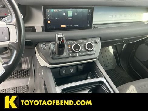 Used 2022 Land Rover Defender 90 image 11